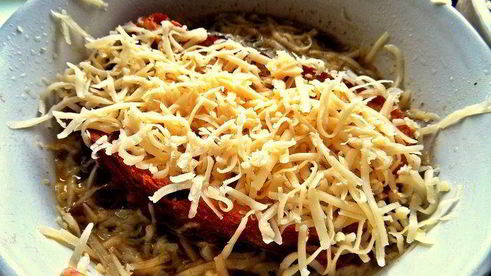 луковый суп с сырно-чесночными гренками