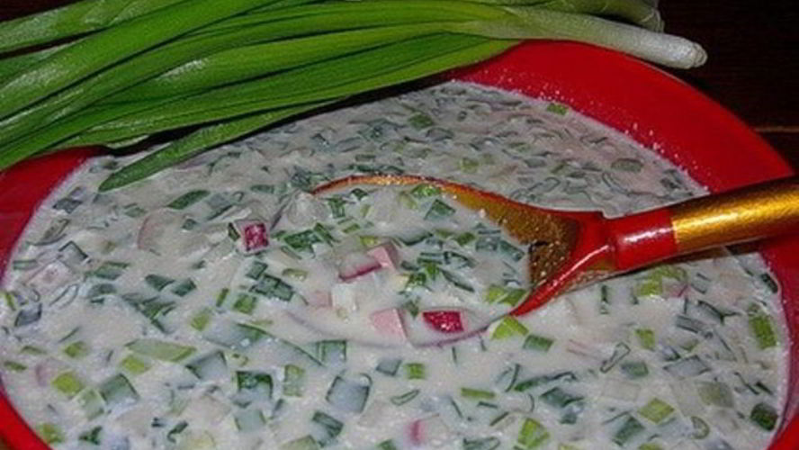 Рецепт окрошки на сыворотке с колбасой