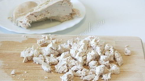 окрошка на сыворотке с куриной грудкой