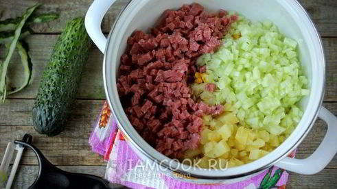 окрошка на воде с сервелатом