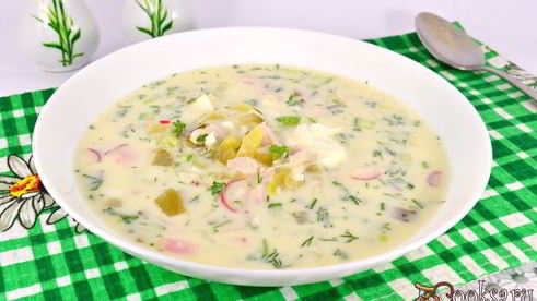 окрошка с курицей и маринованными огурцами