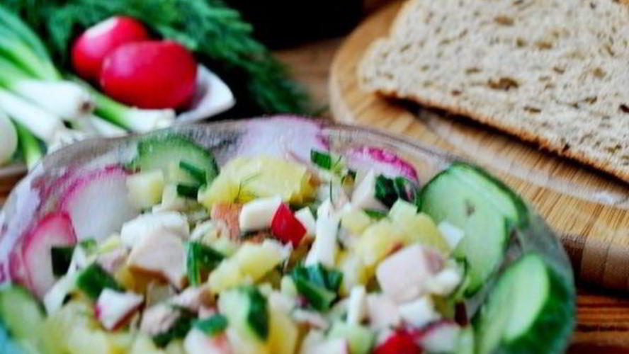 Рецепт окрошки сборной мясной в ледяной чаше