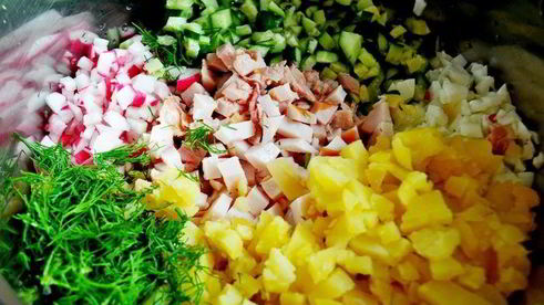 окрошка сборная мясная в ледяной чаше