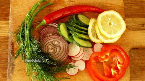 окрошка в ледяной вазе