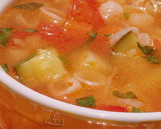 Деревенский овощной суп с ракушками