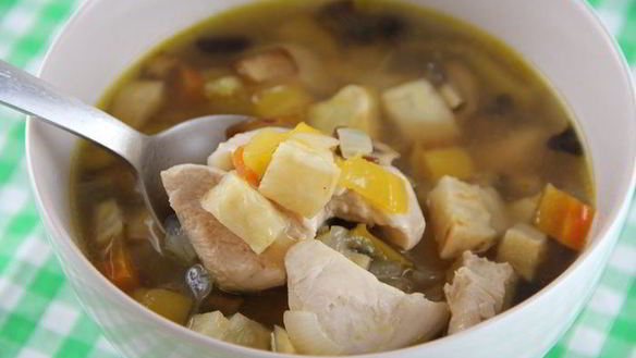 Рецепт Куриного супа с запеченными овощами и розмарином