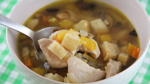 куриный суп с запеченными овощами и розмарином