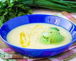 Овощной крем-суп с мороженым из шпината и сметаны