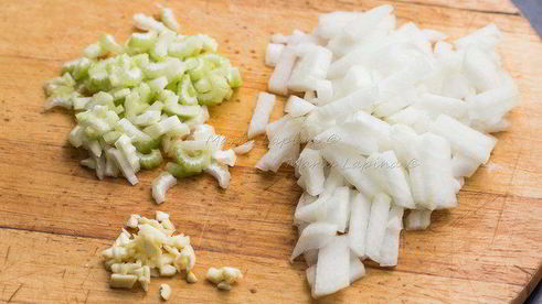 овощной крем-суп с мороженым из шпината и сметаны