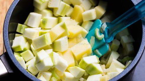 овощной крем-суп с мороженым из шпината и сметаны