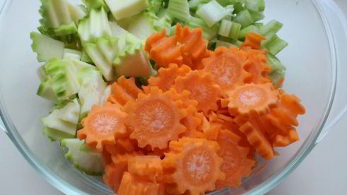 овощной, летний супчик с томатно-чесночными гренками