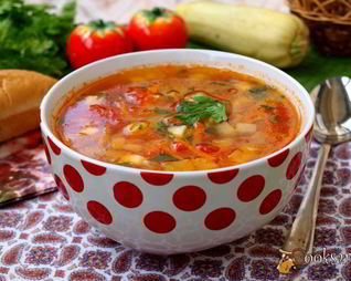 Овощной суп с кабачками и помидорами