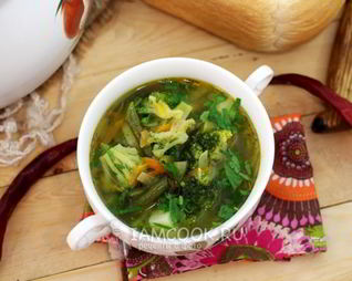 Овощной суп с консервированным зеленым горошком