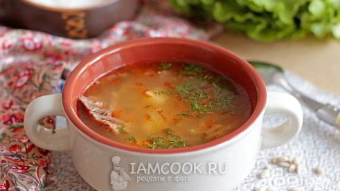 рассольник с томатом, перловкой и солеными огурцами
