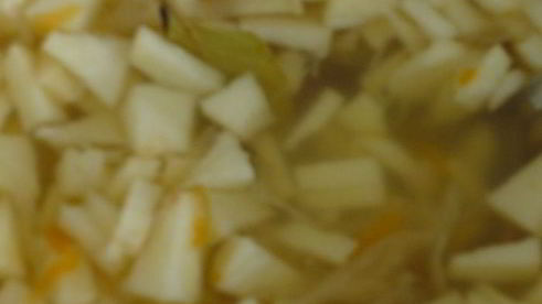 щи из квашеной капусты с белыми грибами и айвой