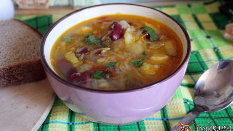Рецепт щей из квашеной капусты с фасолью и яблоком