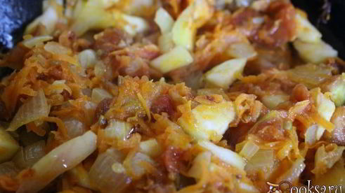 щи из квашеной капусты с фасолью и яблоком