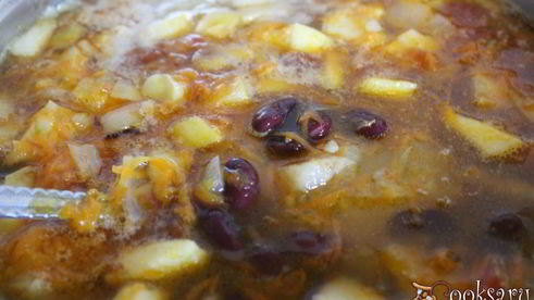 щи из квашеной капусты с фасолью и яблоком