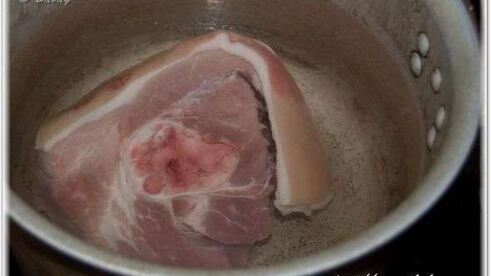 щи из квашеной капусты со свининой