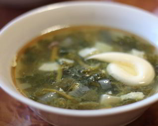 Щи из щавеля с крапивой