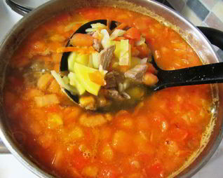 Щи с помидорами и болгарским перцем