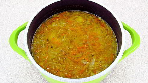 щи с рыбными консервами