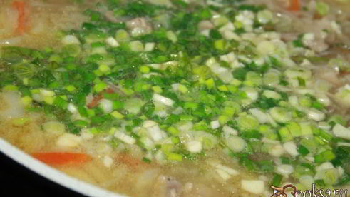 щи со свежей капустой и свиной грудинкой