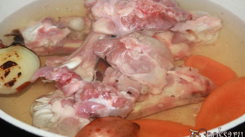 щи со свежей капустой, индейкой и острыми колбасками