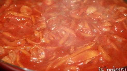 щи со свежей капустой, индейкой и острыми колбасками