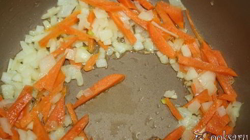 суточные щи со свининой и сушеными грибами на квашеной капусте