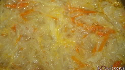 суточные щи со свининой и сушеными грибами на квашеной капусте