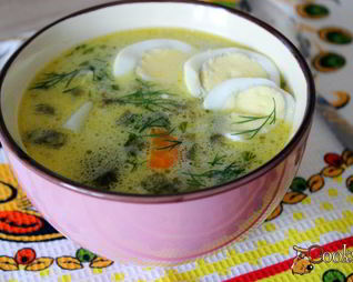 Зеленые летние щи со сметаной