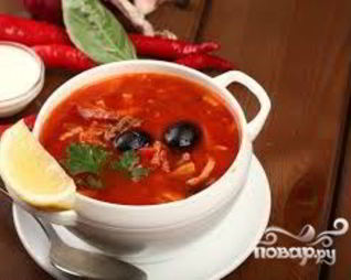 Солянка с копченой колбасой