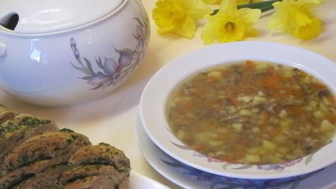 суп грибной с весенним хлебом