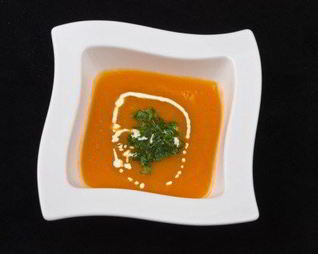 Быстрый морковный суп-пюре с укропным песто