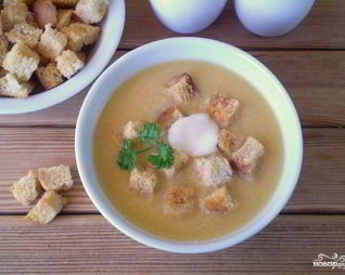 Гороховый суп-пюре с гренками