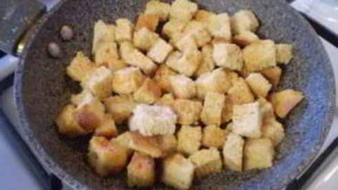 гороховый суп-пюре с гренками