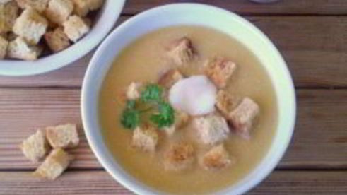 гороховый суп-пюре с гренками