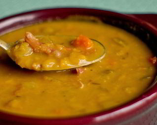 Гороховый суп-пюре с оливками