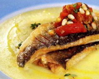 Сибас с пряным соусом и супом-пюре