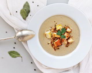 Суп-пюре из белых грибов с домашней курочкой