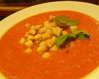 Суп-пюре из чечевицы и нута с помидорами