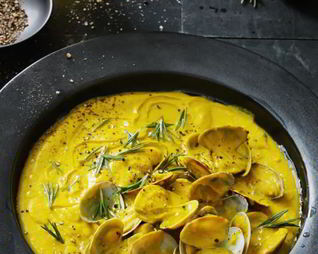 Суп пюре из нута с ракушками