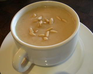 Суп-пюре из пастернака с кедровыми орешками