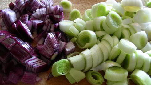 суп-пюре из пастернака с кедровыми орешками