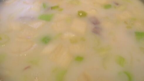 суп-пюре из пастернака с кедровыми орешками