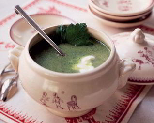 Суп-пюре из шпината с яйцом