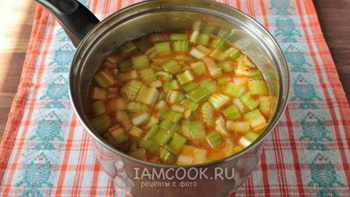 суп-пюре из стеблевого сельдерея