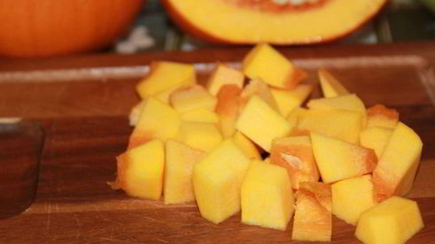 суп-пюре из тыквы с гренками