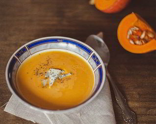 Суп-пюре из тыквы с сыром рокфор